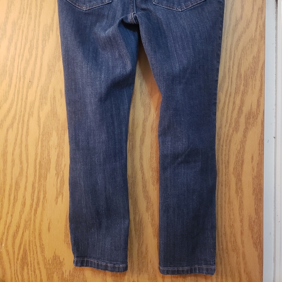 Cute, distressed cropped jeans. Great condition. Youth 14 fits like a ladies 4 - Picture 7 of 7